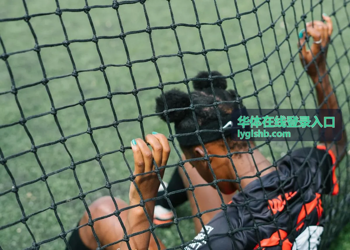 华体在线登录入口今晚焦点赛事竖版海报